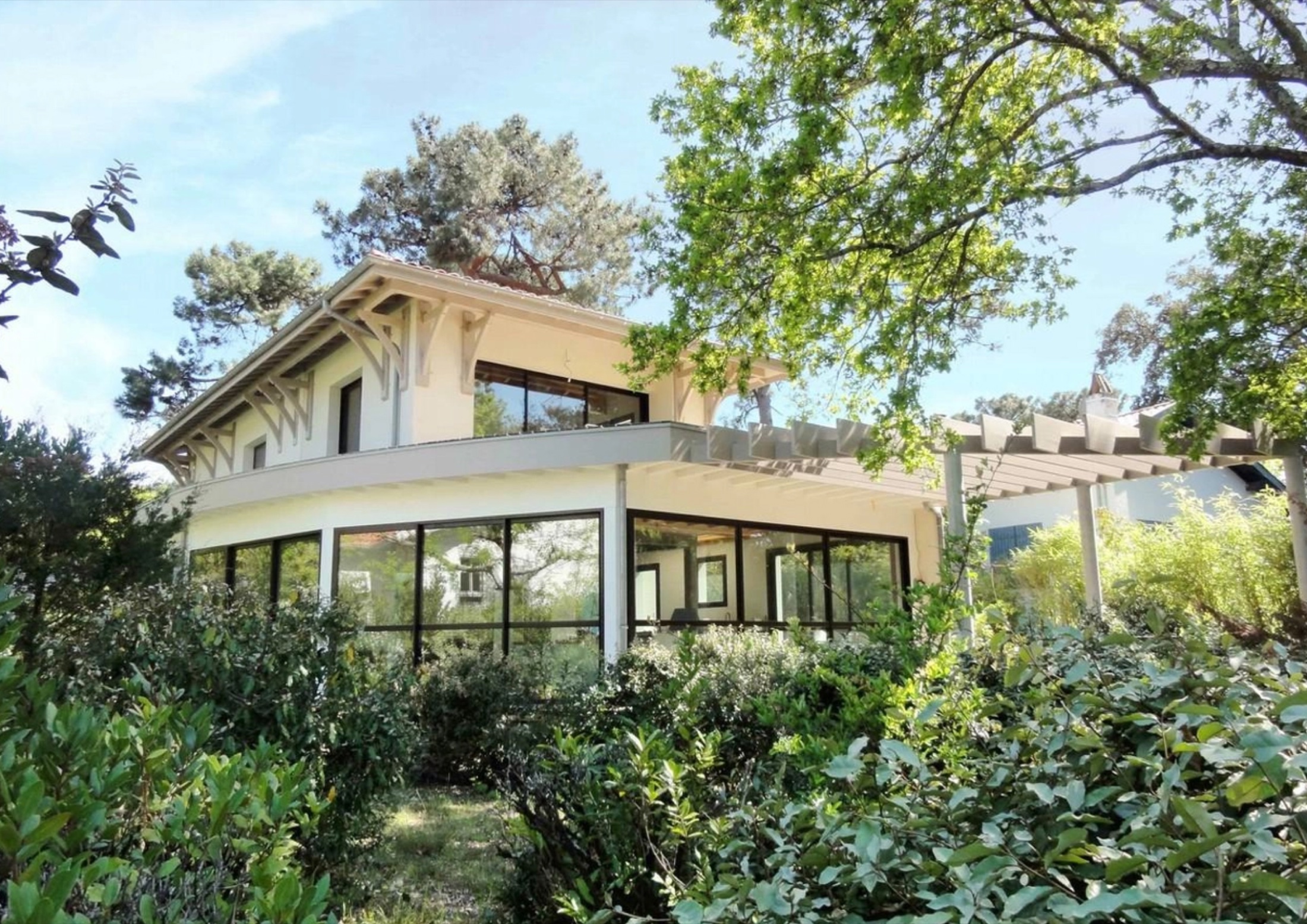 Maison rénovée ouverte sur son jardin